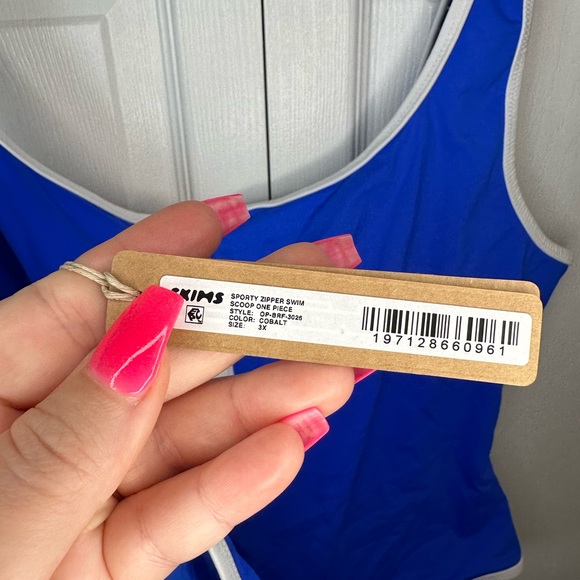 NWT SKIMS SPORTY ZIP UP SWIM SCOOP NECK SWIMSUIT IN COBALT 3X - Picture 3 of 4